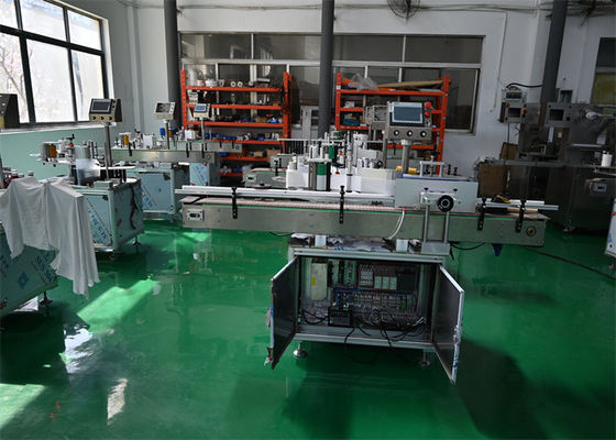 薬剤ラベル付け機械 PLC システム タッチスクリーン シエメンズモーター ラベルの高精度位置