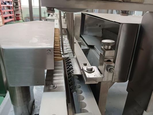 多機能のアンプル詰め機 複数の用途 16000BPH-40000BPH 出力容量